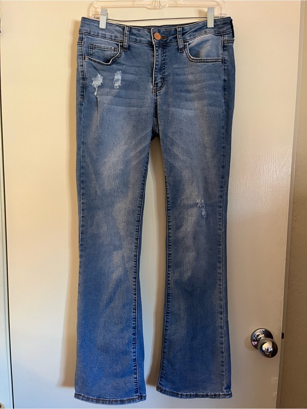 Light Blue Bootcut jeans. 
9/29W.   Crotch to bottom of jeans 31 inches.